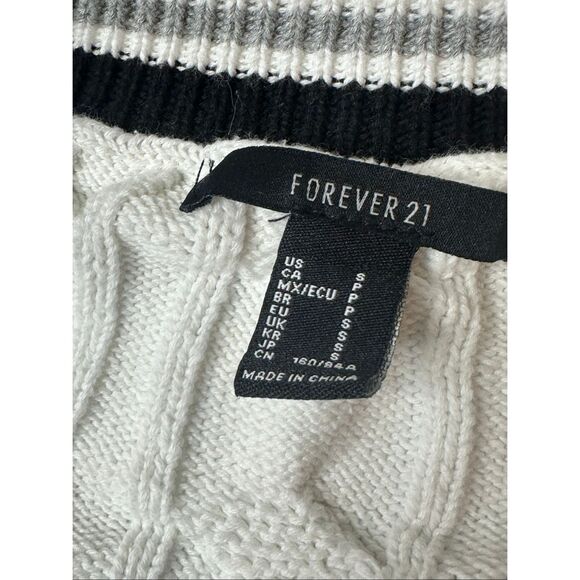 Forever 21 Women's White Chunky Cable Knit V-neck Pullover Sweater Small - Picture 3 of 4